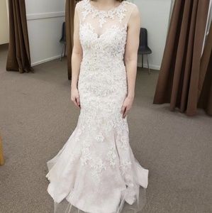 Brand new wedding dress